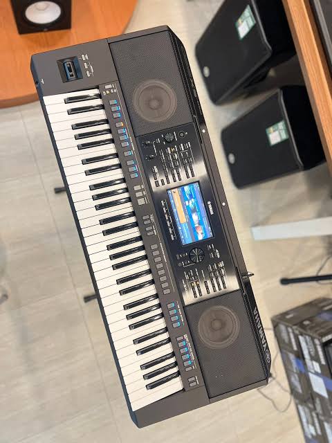 Yamaha PSR-SX920 digital keyboard 